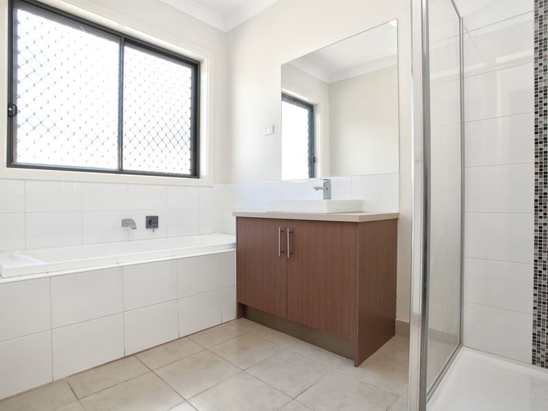 24 Manny Paul Circuit, Burnside Heights VIC 3023