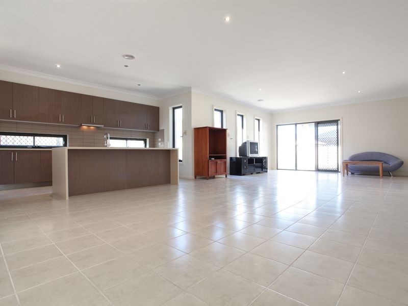 24 Manny Paul Circuit, Burnside Heights VIC 3023