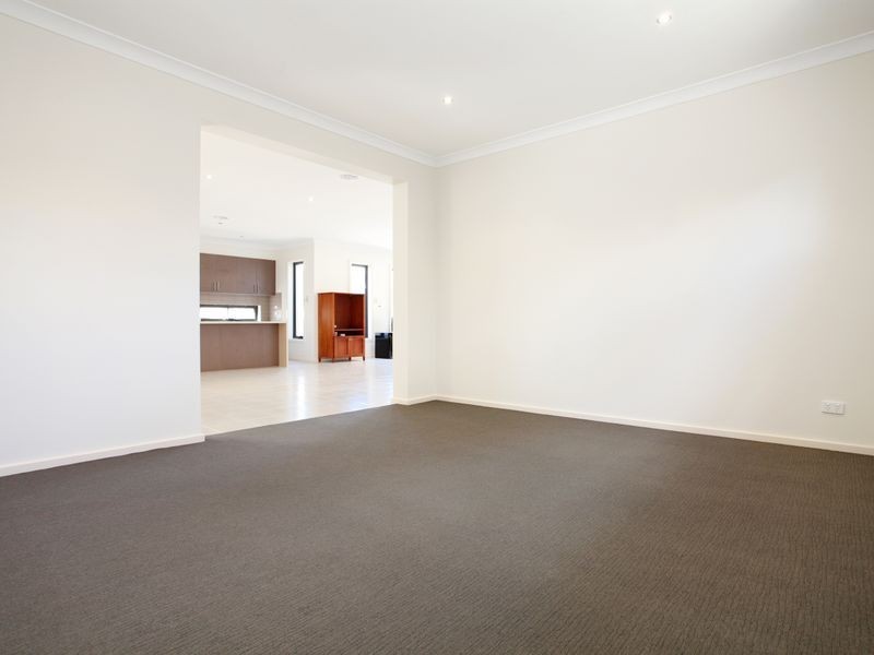 24 Manny Paul Circuit, Burnside Heights VIC 3023