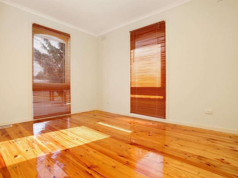 100 Kings Road, St Albans VIC 3021