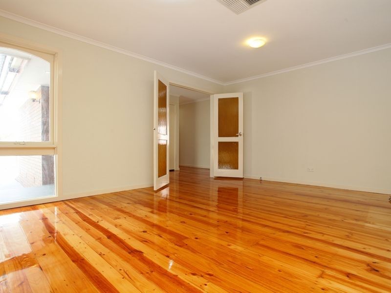 100 Kings Road, St Albans VIC 3021