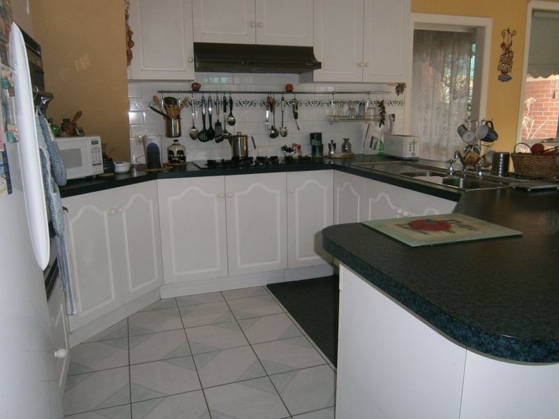 35 John Paul Drive, Hillside VIC 3037