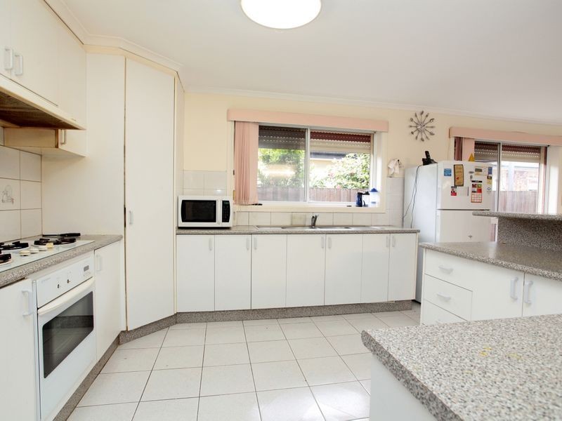 13 Oarsome Drive, Delahey VIC 3037