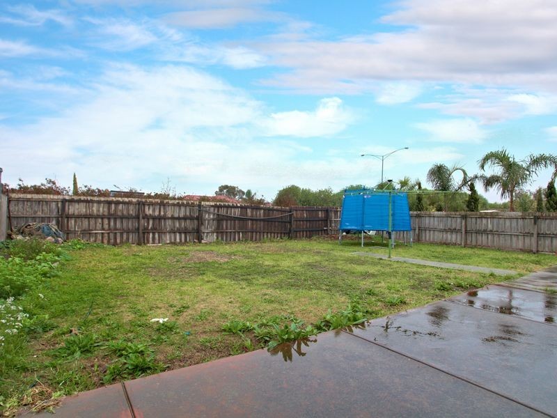 13 Oarsome Drive, Delahey VIC 3037