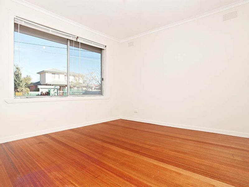 1/12 Station Ave, St Albans VIC 3021