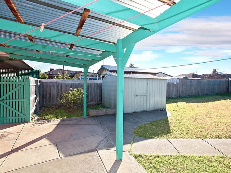 1/12 Station Ave, St Albans VIC 3021