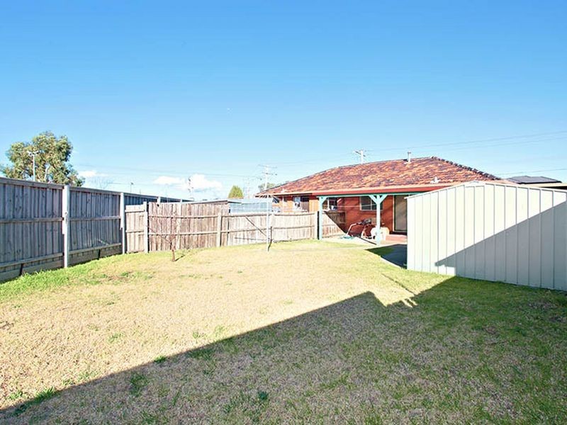 1/12 Station Ave, St Albans VIC 3021