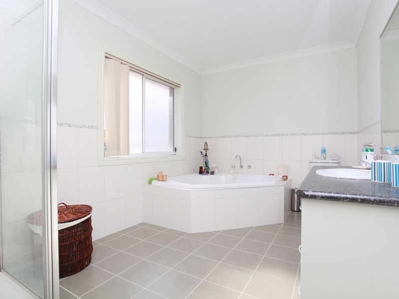 18 Eglington Court, Taylors Hill VIC 3037