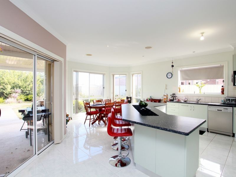 18 Eglington Court, Taylors Hill VIC 3037