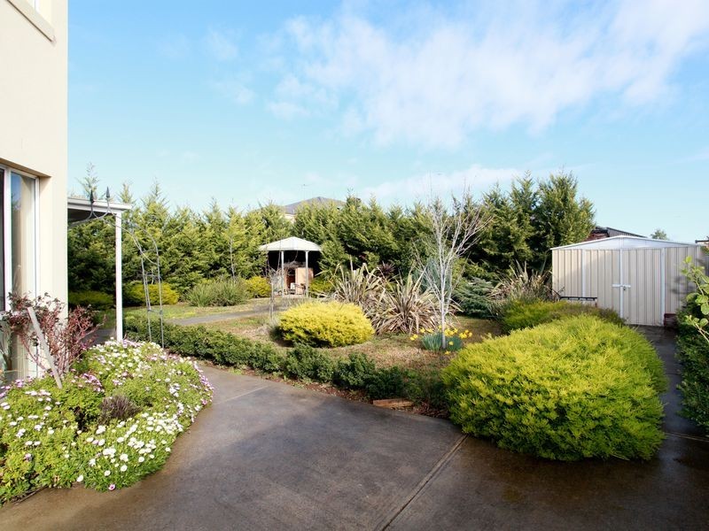 18 Eglington Court, Taylors Hill VIC 3037
