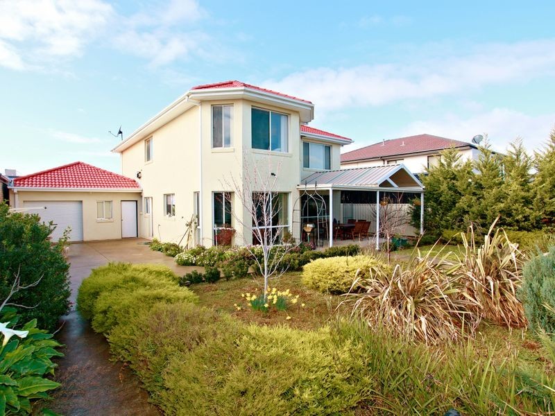 18 Eglington Court, Taylors Hill VIC 3037