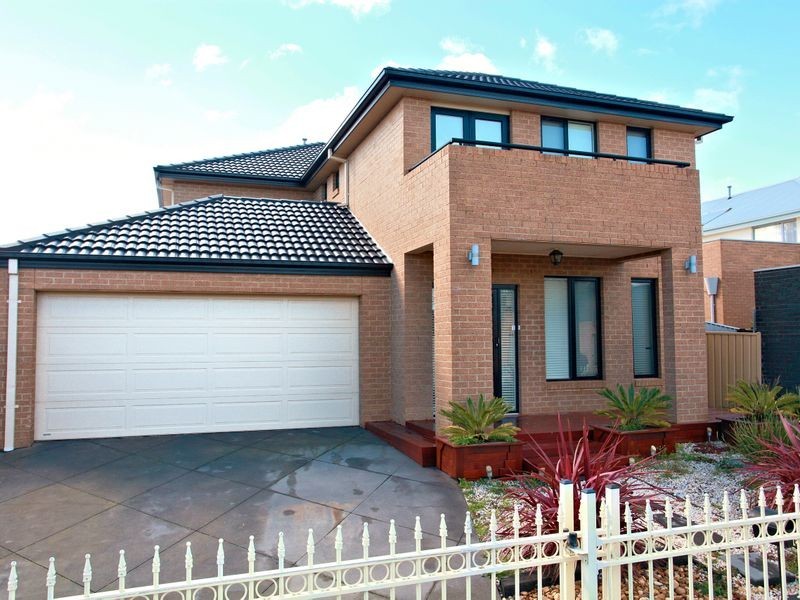 6 Clementson Drive, Caroline Springs VIC 3023
