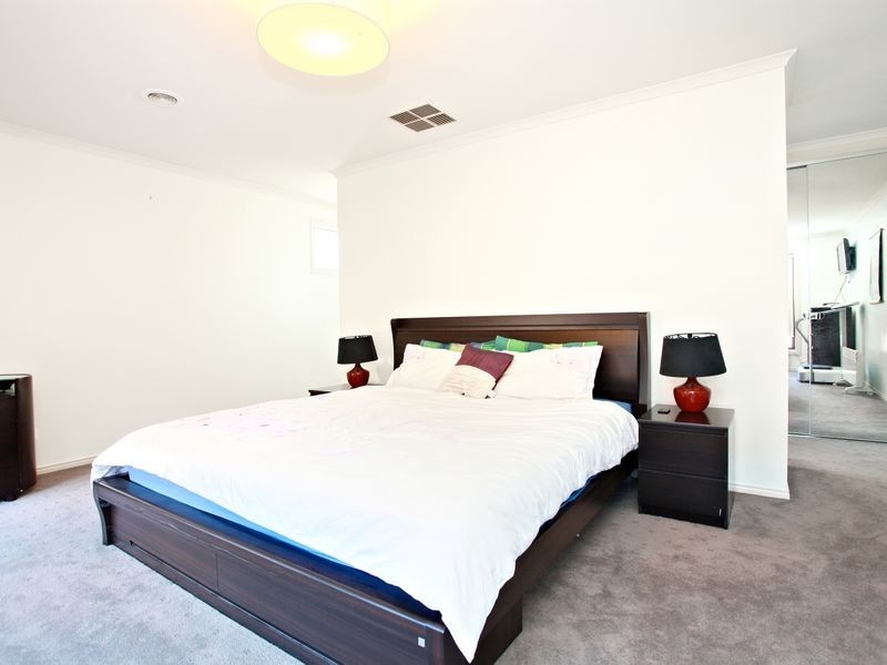 6 Clementson Drive, Caroline Springs VIC 3023