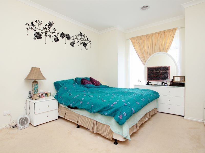 2 Ryland Circuit, Delahey VIC 3037