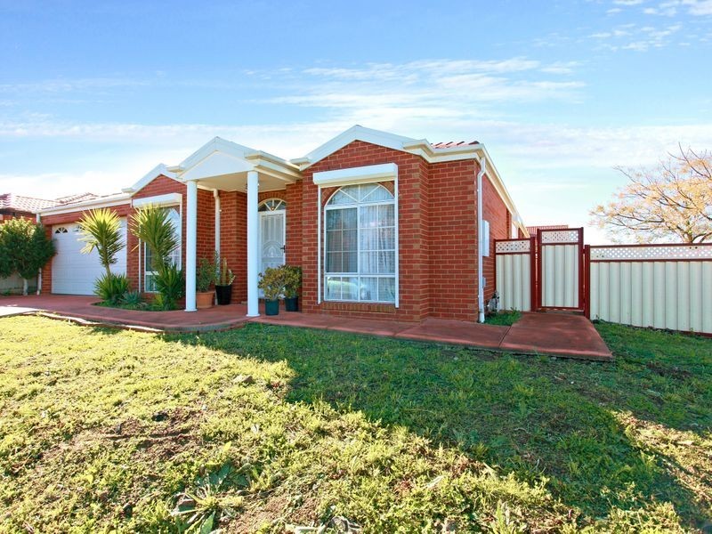 2 Ryland Circuit, Delahey VIC 3037