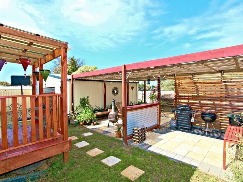 31 Magnolia Ave, Kings Park VIC 3021