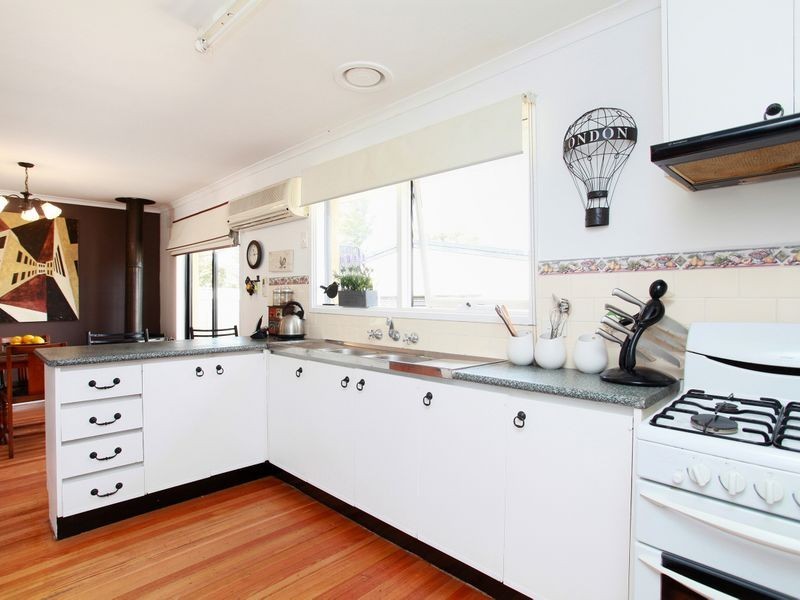 31 Magnolia Ave, Kings Park VIC 3021