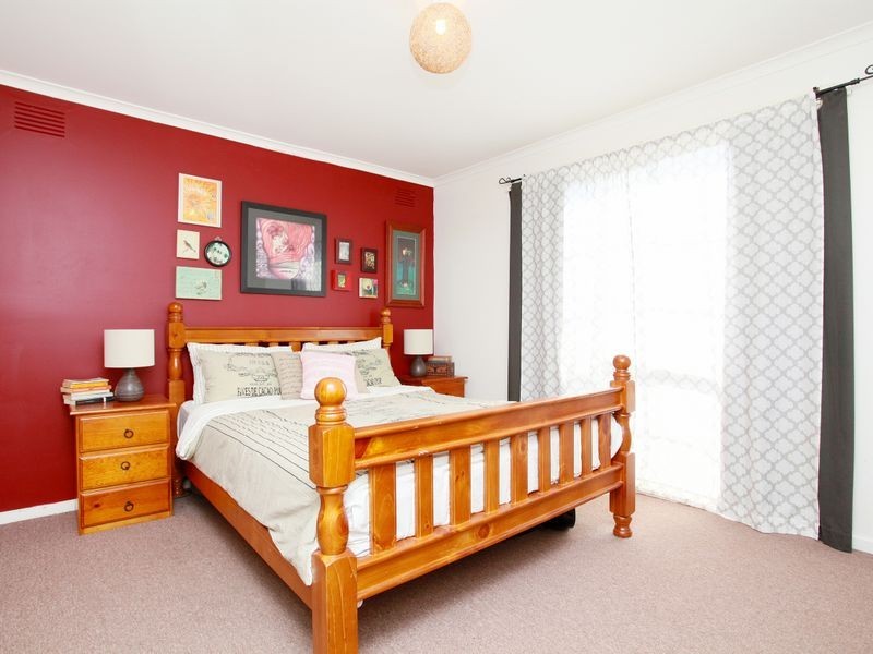 31 Magnolia Ave, Kings Park VIC 3021