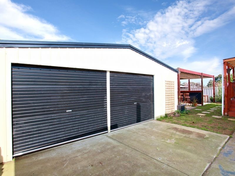 31 Magnolia Ave, Kings Park VIC 3021