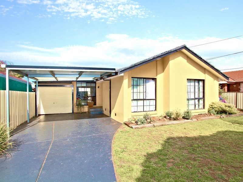 31 Magnolia Ave, Kings Park VIC 3021