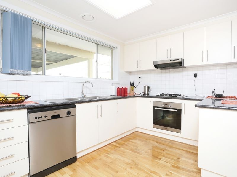 18 Lillypilly Cres, Kings Park VIC 3021