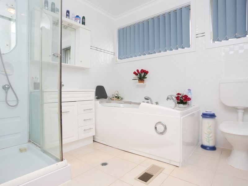 18 Lillypilly Cres, Kings Park VIC 3021