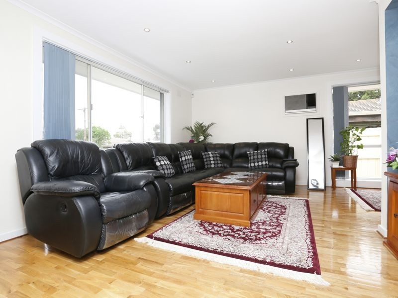 18 Lillypilly Cres, Kings Park VIC 3021