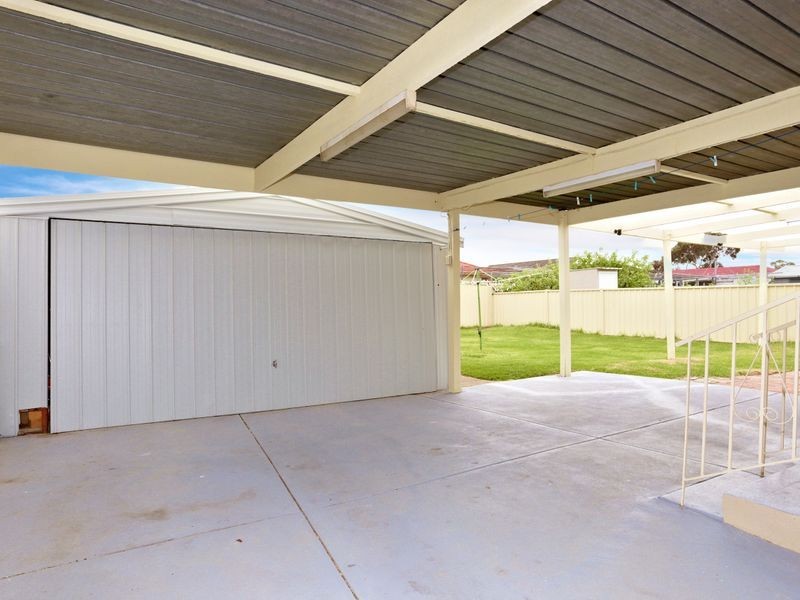 18 Lillypilly Cres, Kings Park VIC 3021