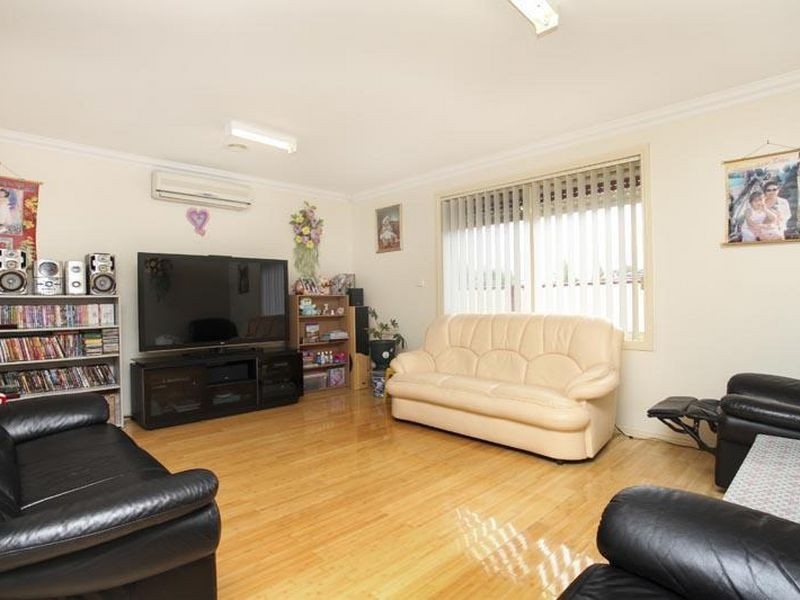 27 Bloomsbury Drive, Taylors Hill VIC 3037
