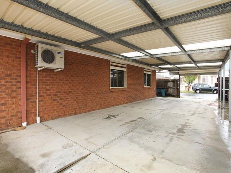 27 Bloomsbury Drive, Taylors Hill VIC 3037