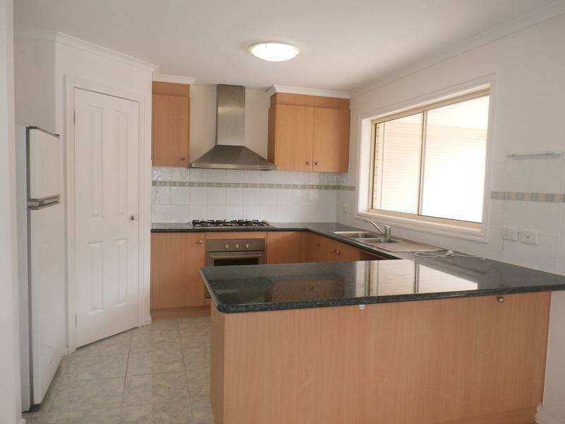 7 Illawarra Circuit, Taylors Hill VIC 3037