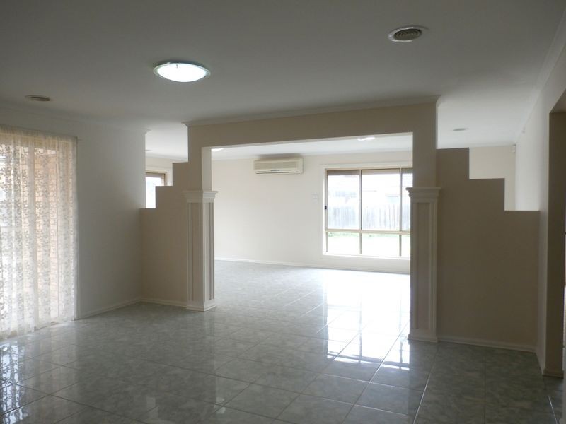 7 Illawarra Circuit, Taylors Hill VIC 3037