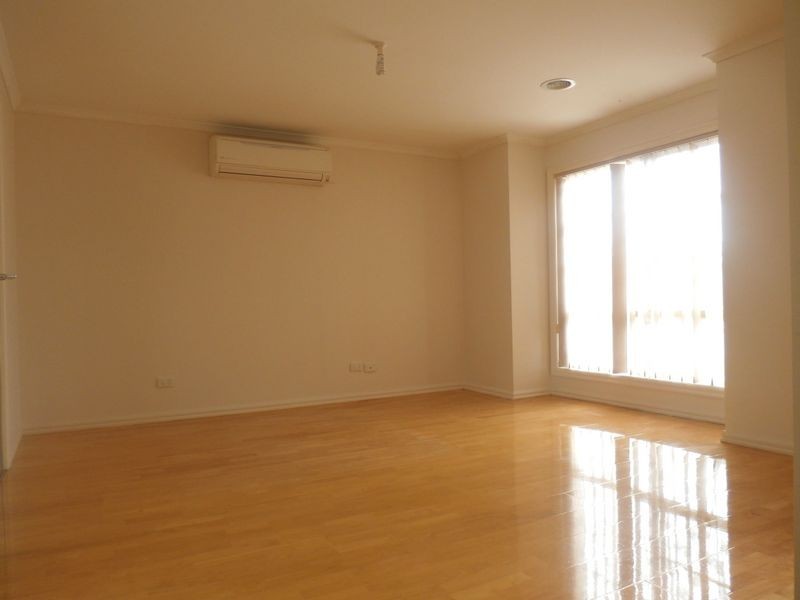 7 Illawarra Circuit, Taylors Hill VIC 3037