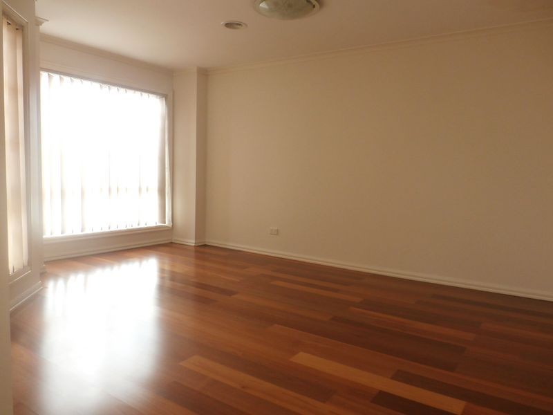 7 Illawarra Circuit, Taylors Hill VIC 3037