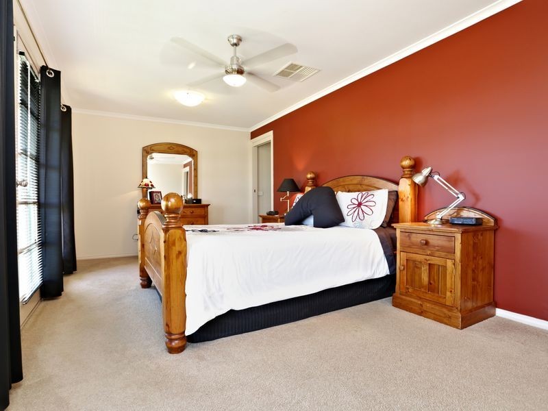 9 Conder Place, Caroline Springs VIC 3023