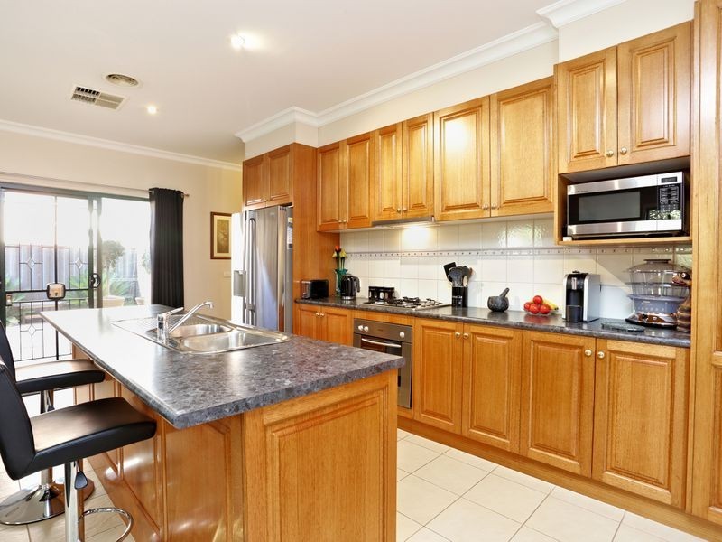 9 Conder Place, Caroline Springs VIC 3023