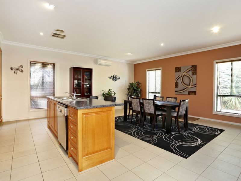 9 Conder Place, Caroline Springs VIC 3023