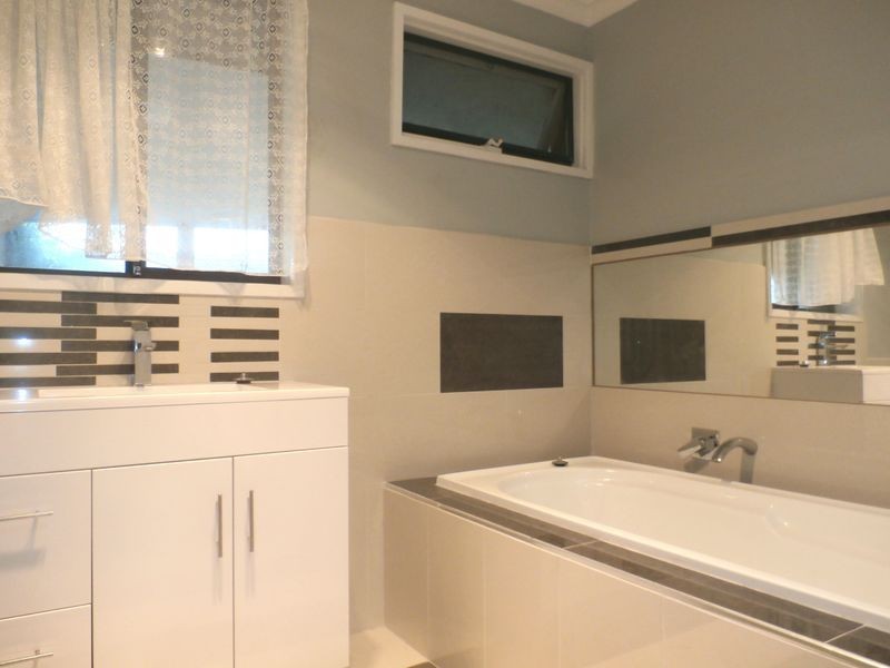 33 Penguin Street, Melton VIC 3337