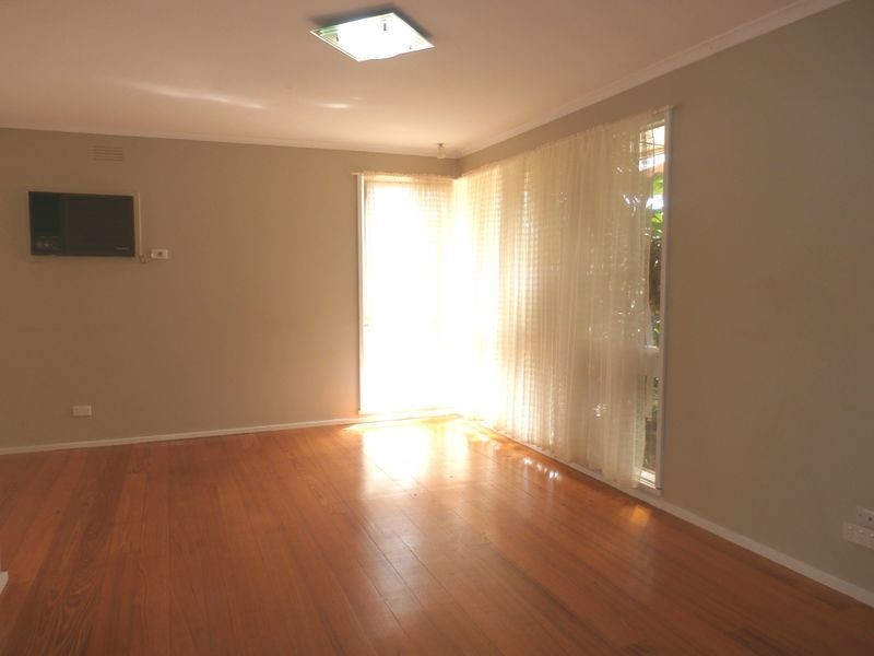 33 Penguin Street, Melton VIC 3337