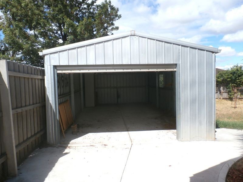 33 Penguin Street, Melton VIC 3337