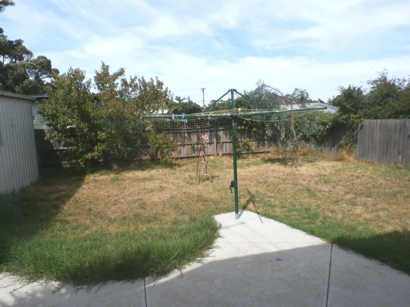 33 Penguin Street, Melton VIC 3337