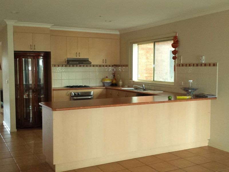 22 Amber Way, Taylors Hill VIC 3037