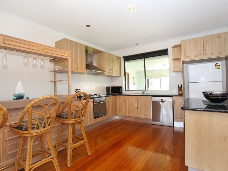 8 Nova Avenue, Deer Park VIC 3023