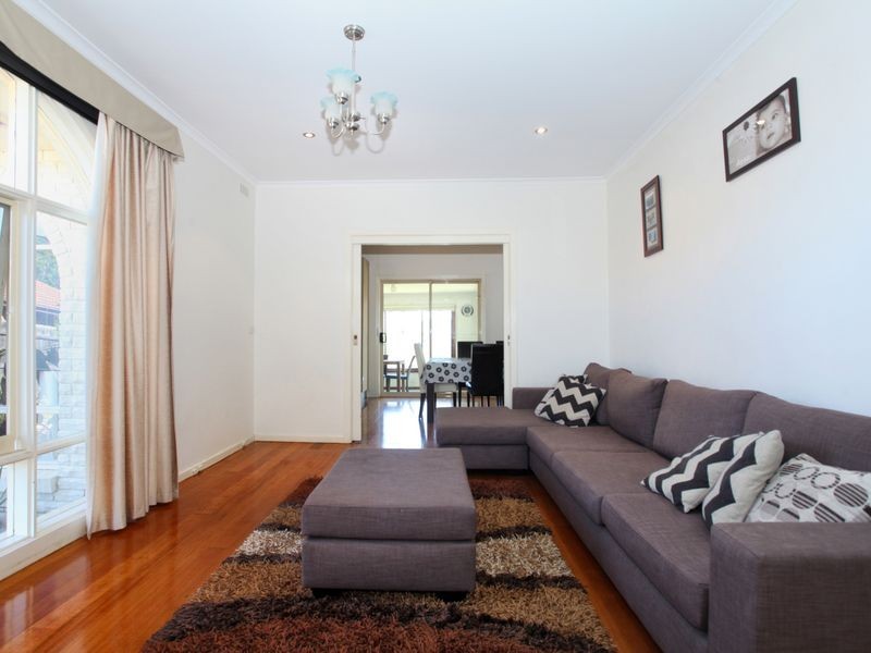 8 Nova Avenue, Deer Park VIC 3023