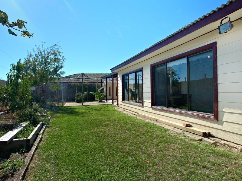 8 Nova Avenue, Deer Park VIC 3023