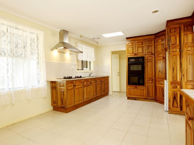 21 Douglas Avenue, St Albans VIC 3021