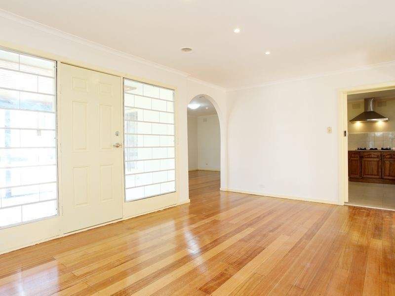 21 Douglas Avenue, St Albans VIC 3021