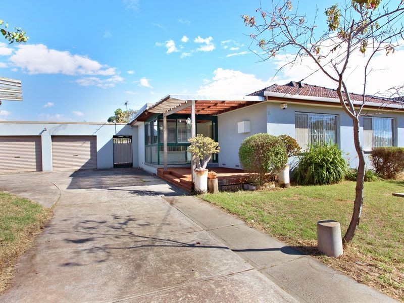 21 Douglas Avenue, St Albans VIC 3021