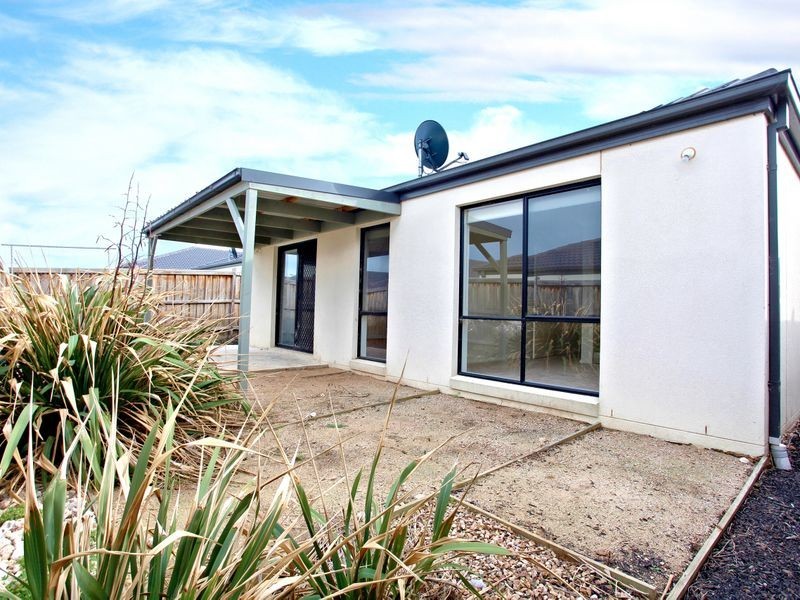 44 Belleville Close, Burnside Heights VIC 3023