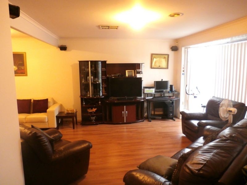 7 Shale Court, Delahey VIC 3037